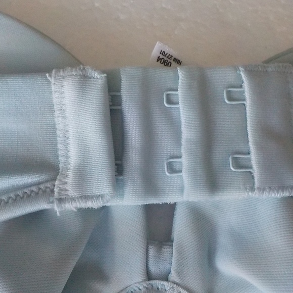 2 Lilyette Minimizer Bra - Picture 10 of 13